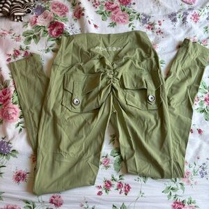 pistacho scrunch pocket legging